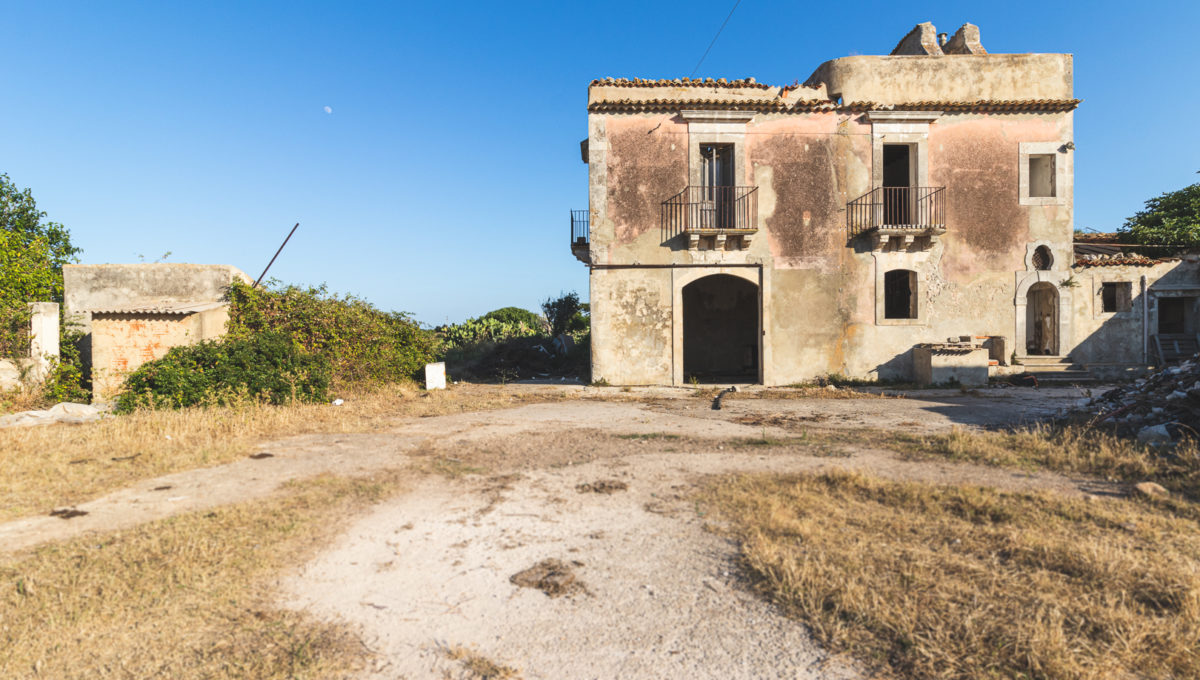 rustico masseria con terreno in vendita vista mare plemmirio siracusa sicilia
