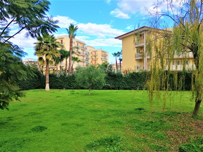 villa ristrutturata con giardino in vendita a siracusa sicilia