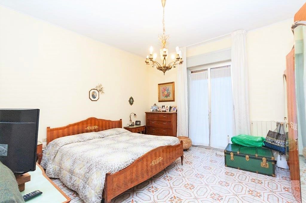 appartamento in condominio recintato con posto auto in vendita al viale teracati siracusa sicilia