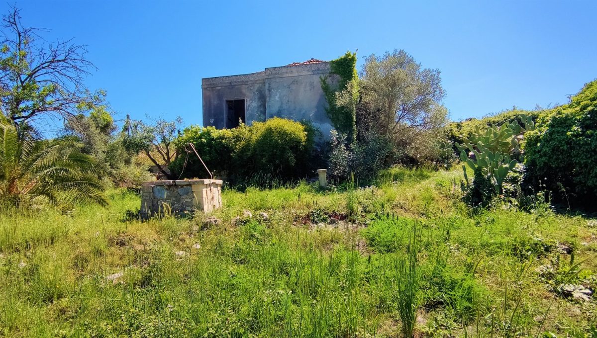 villa da ristrutturare con terreno zona isola siracusa sicilia