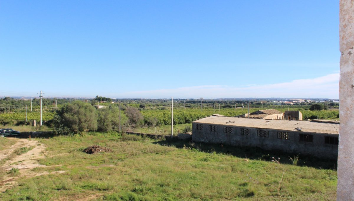 casale da ristrutturare con terreno in vendita a siracusa sicilia