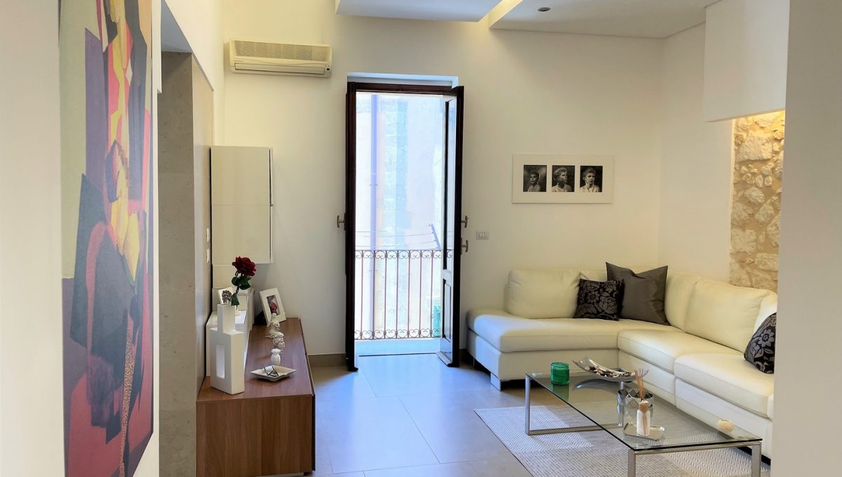 appartamento ristrutturato con terrazzo privato in vendita in ortigia siracusa sicilia