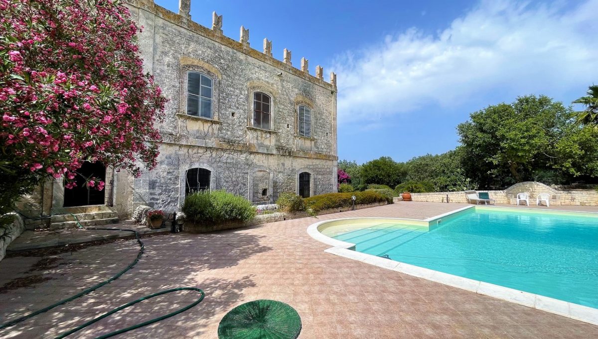 casale con piscina e terreno in vendita a modica ragusa sicilia
