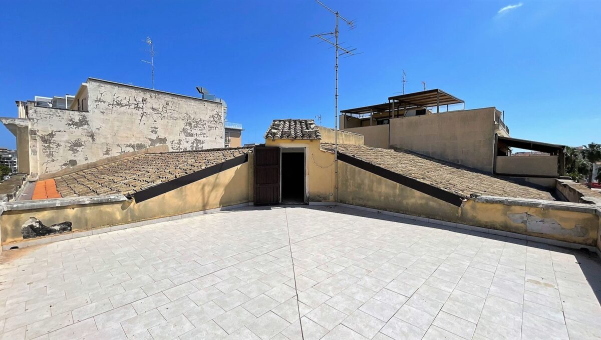 appartamento con terrazzo vista mare in vendita ingresso di Ortigia siracusa sicilia